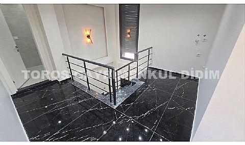 Didim mavişehirde plaja 400 mt mesafede satılık müstakil villa 