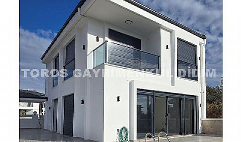 Didim mavişehirde plaja 700 mt mesafede satılık havuzlu villa