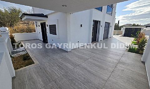 Didim mavişehirde plaja 700 mt mesafede satılık havuzlu villa