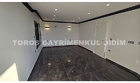 Didim Mavişehir’de Denize 50 mt mesafede 4+1 Satılık Triblex Villa