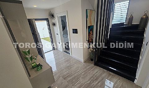 Didim,de Hayalinizdeki Müstakil Yaşam Başlıyor! 4+1 Ayrı Mutfaklı Sıfır Eşyalı Satılık Villa 