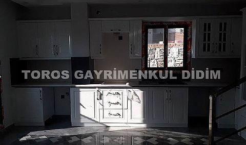 DİDİMDE  PLAJ 400 MT MESAFEDE TAM  MÜSTAKİL  VİLLA