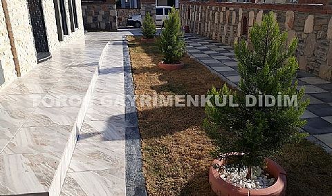 DİDİMDE  PLAJ 400 MT MESAFEDE TAM  MÜSTAKİL  VİLLA