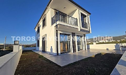 Didimde  plaja  1.km mesafede Satılık  Müstakil Villa 