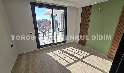 Efeler’de 500 M² Arsa Üzerinde, Akıllı Sistemli, Havuzlu, Modern ve Şık Tasarımlı Villa
