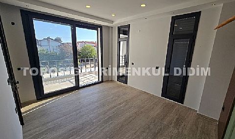 Efeler’de 500 M² Arsa Üzerinde, Akıllı Sistemli, Havuzlu, Modern ve Şık Tasarımlı Villa