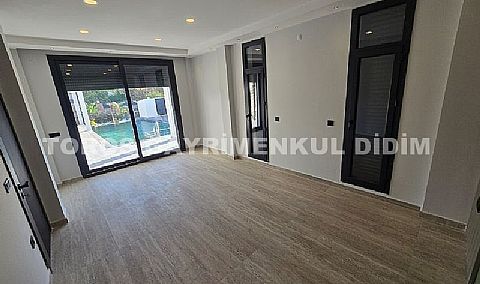 Efeler’de 500 M² Arsa Üzerinde, Akıllı Sistemli, Havuzlu, Modern ve Şık Tasarımlı Villa