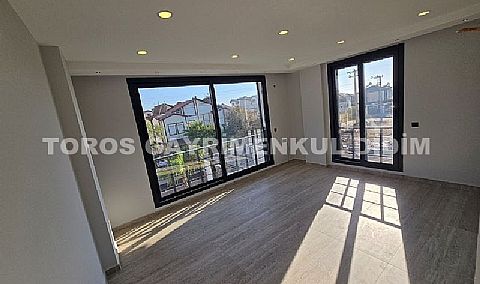 Efeler’de 500 M² Arsa Üzerinde, Akıllı Sistemli, Havuzlu, Modern ve Şık Tasarımlı Villa