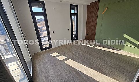 Efeler’de 500 M² Arsa Üzerinde, Akıllı Sistemli, Havuzlu, Modern ve Şık Tasarımlı Villa