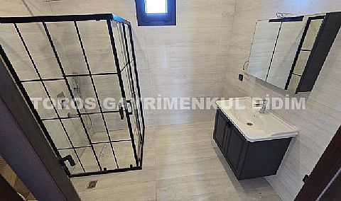 Efeler’de 500 M² Arsa Üzerinde, Akıllı Sistemli, Havuzlu, Modern ve Şık Tasarımlı Villa