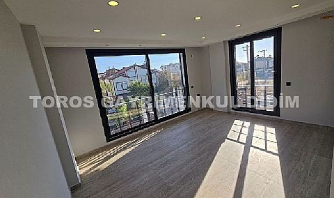 Efeler’de 500 M² Arsa Üzerinde, Akıllı Sistemli, Havuzlu, Modern ve Şık Tasarımlı Villa