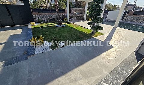 Efeler’de 500 M² Arsa Üzerinde, Akıllı Sistemli, Havuzlu, Modern ve Şık Tasarımlı Villa