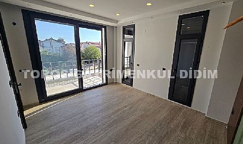 Efeler’de 500 M² Arsa Üzerinde, Akıllı Sistemli, Havuzlu, Modern ve Şık Tasarımlı Villa