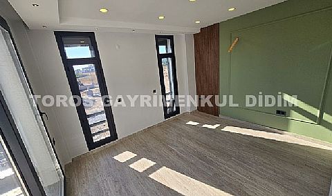 Efeler’de 500 M² Arsa Üzerinde, Akıllı Sistemli, Havuzlu, Modern ve Şık Tasarımlı Villa