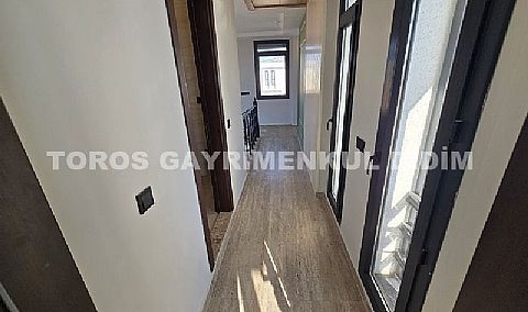 Efeler’de 500 M² Arsa Üzerinde, Akıllı Sistemli, Havuzlu, Modern ve Şık Tasarımlı Villa