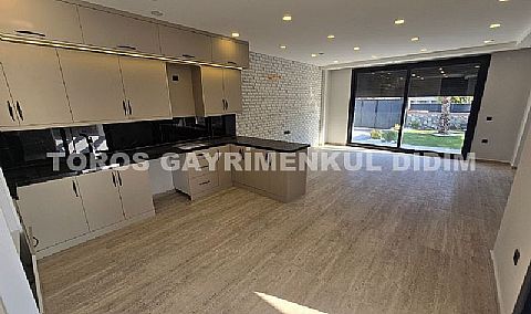 Efeler’de 500 M² Arsa Üzerinde, Akıllı Sistemli, Havuzlu, Modern ve Şık Tasarımlı Villa