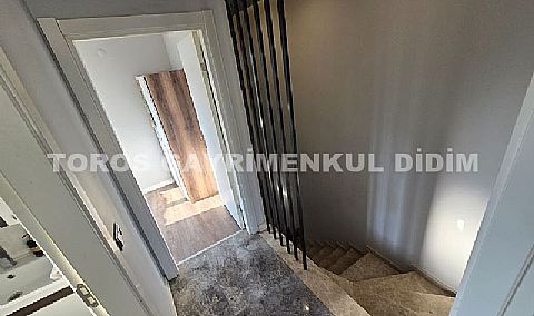 Kuşadası Davutlar Çarşı Merkezde Dubleks Villa