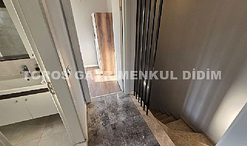 Kuşadası Davutlar Çarşı Merkezde Dubleks Villa