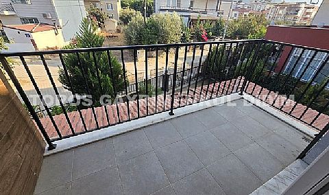 Kuşadası Davutlar Çarşı Merkezde Dubleks Villa